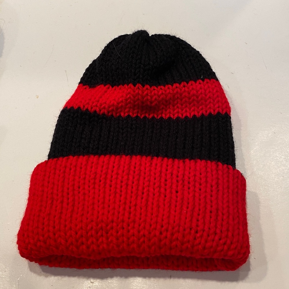 NWOT Hand-Knit Set of 4 Winter Hats - Picture 5 of 5